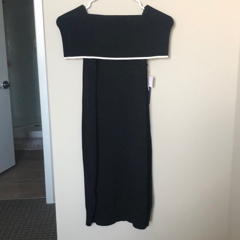 Black sleeveless dress
